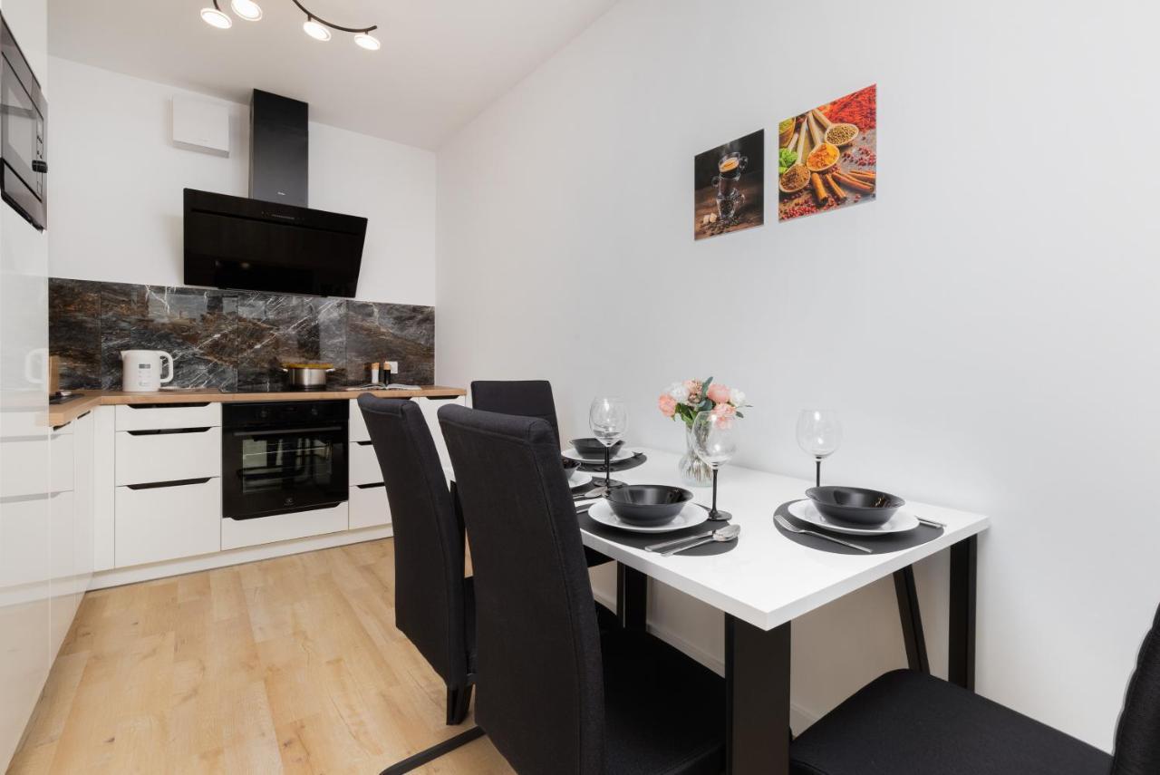 Plac Unii Apartment Gdynia By Noclegi Renters Bagian luar foto